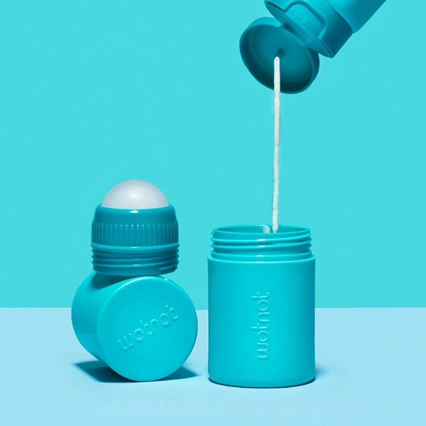 Aplicador roll-on recargable de Wotnot para protector solar Aplicador roll-on recargable de Wotnot para protector solar