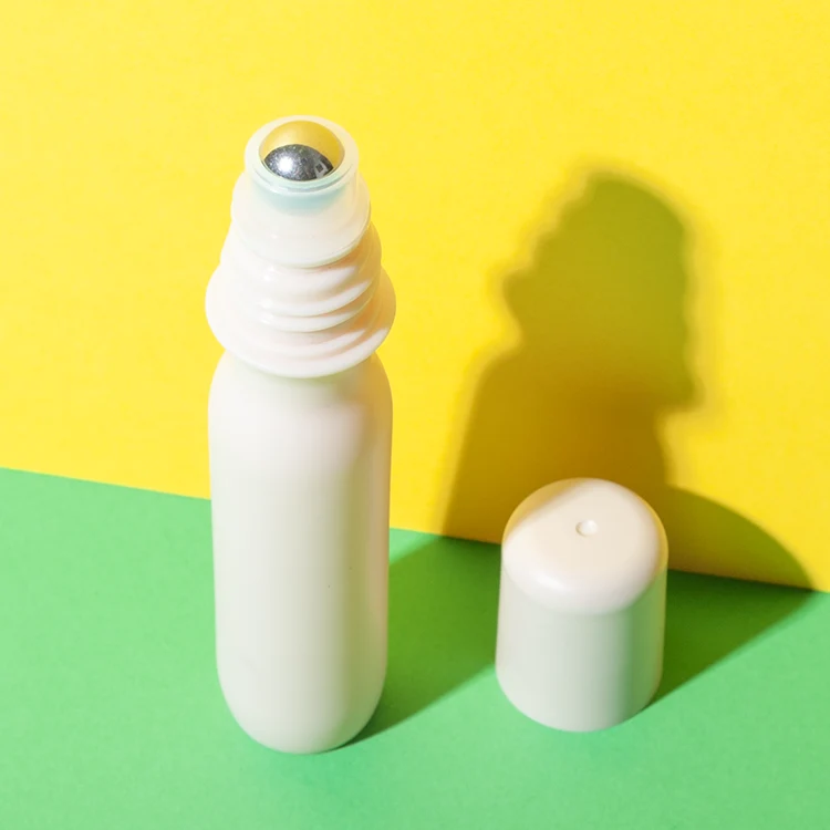 Botella roll-on de PP de 20 ml con bola metálica – vista 4