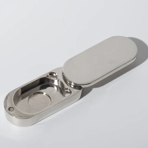 Envase ovalado para perfume sólido de metal con tapa magnética – vista 1
