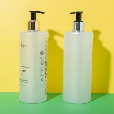 Botella de diseño minimalista para champú de PET, 500 ml