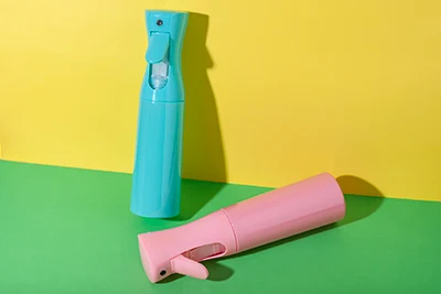Botellas con pulverizador continuo para productos capilares Botellas con pulverizador continuo para productos capilares