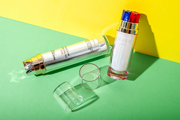 Acabados superficiales para envases cosméticos de doble cámara Acabados superficiales para envases cosméticos de doble cámara