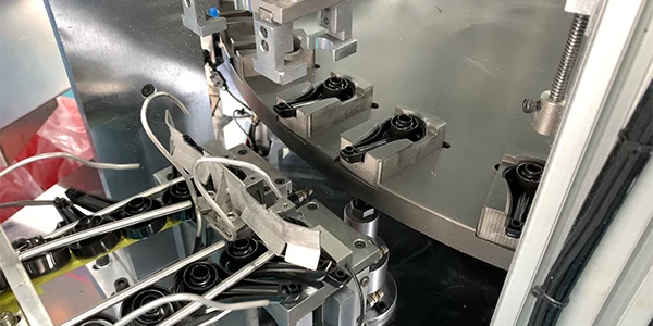 Línea de montaje automatizado de bombas dosificadoras
