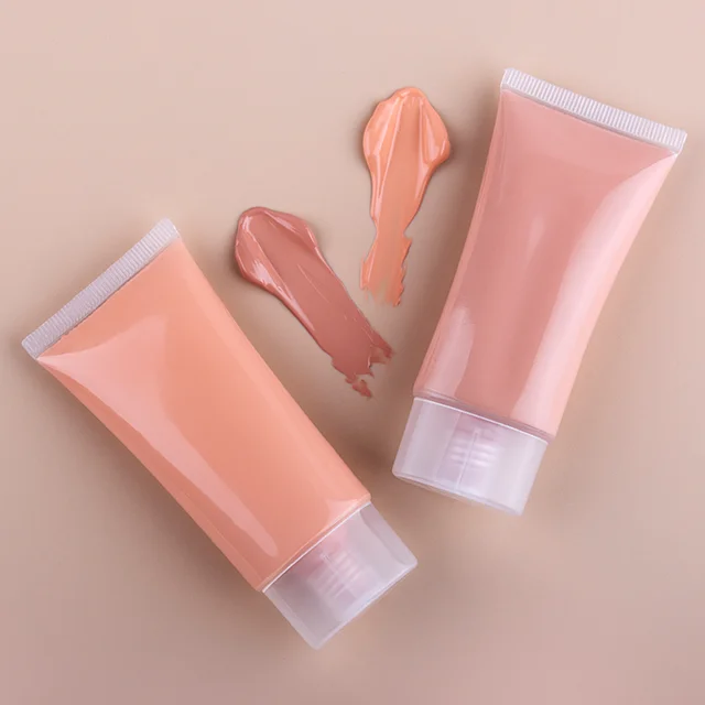Tubos cosméticos con texturas de crema