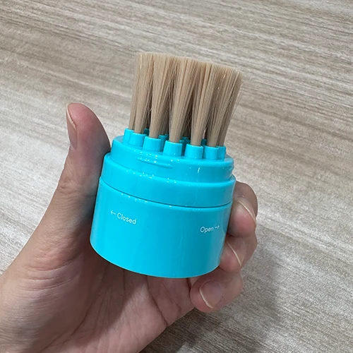 Brocha integrada del envase para polvo Sweeq