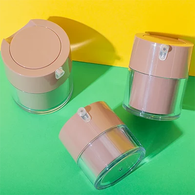 Tarro airless compacto de acrílico en tres capacidades
