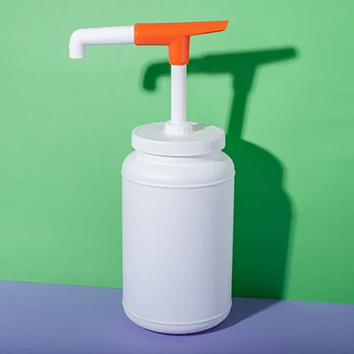 Bomba dosificadora de condimentos de 30 ml con botella de PE de 3000 ml – imagen de producto