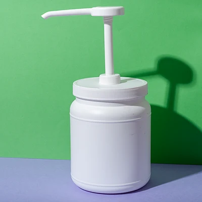 Bomba dosificadora de salsas de 30 ml con botella de PE de 1700 ml – imagen de producto