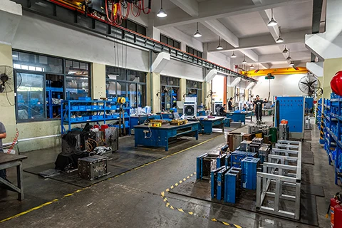 Taller de moldes y utillaje UKPACK UKPACK mold and tooling workshop - 1