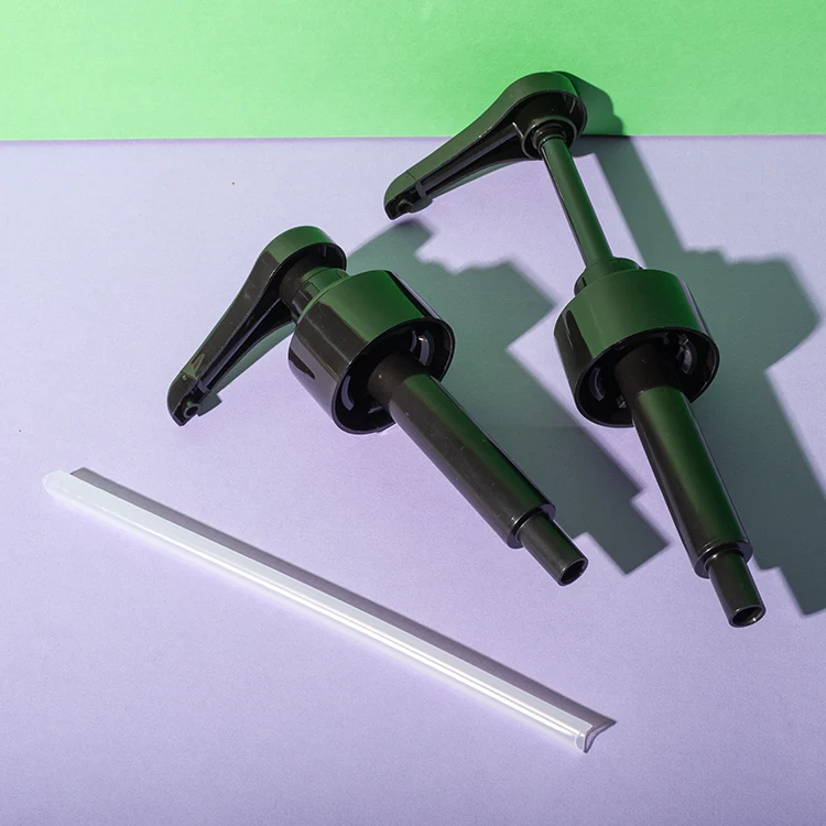 Bomba dosificadora de 10 ml para sirope, compatible con cuellos universales — detalle de la bomba