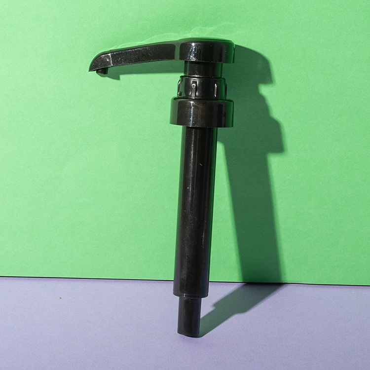 Bomba dosificadora de 5 ml para aromas, rosca 28/400 — detalle del cuello