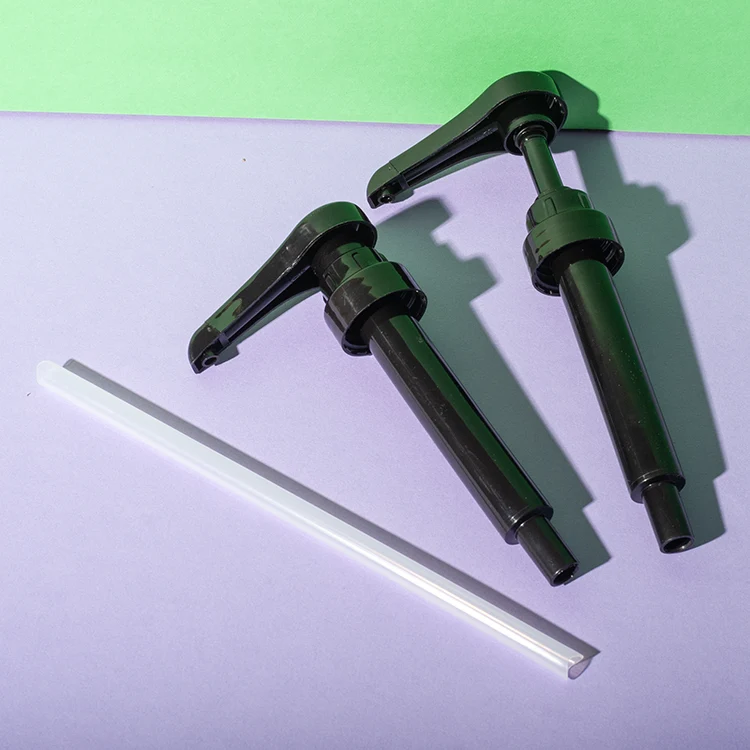 Bomba dosificadora de 5 ml para aromas, rosca 28/400 — detalle de la bomba