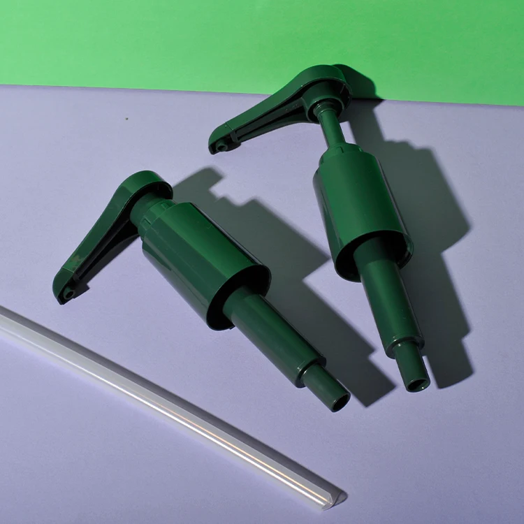 Bomba dosificadora de 5 ml para sirope Teisseire — detalle de la bomba