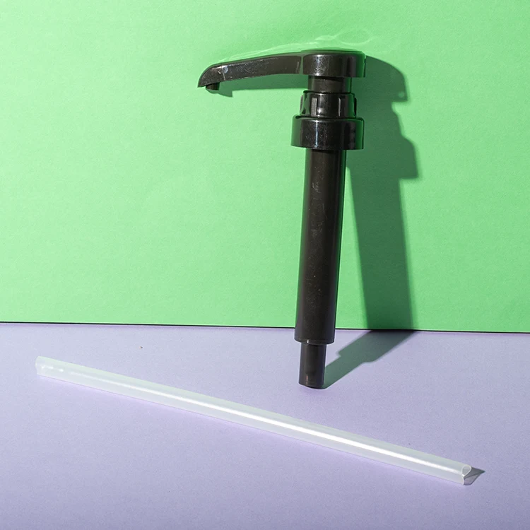 Bomba dosificadora de 8 ml para sirope rosca 28/400 — detalle del cabezal