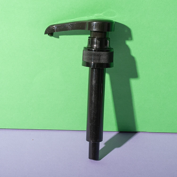 Bomba dosificadora estriada de 8 ml para café, rosca 28/410 — detalle del cuello