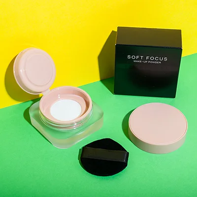 Envase para polvos sueltos de maquillaje con borla