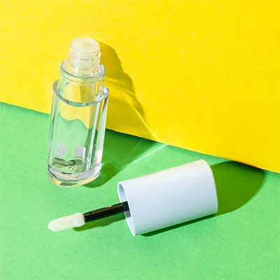 Tubo triangular de brillo labial de PETG de 5 ml – imagen 1