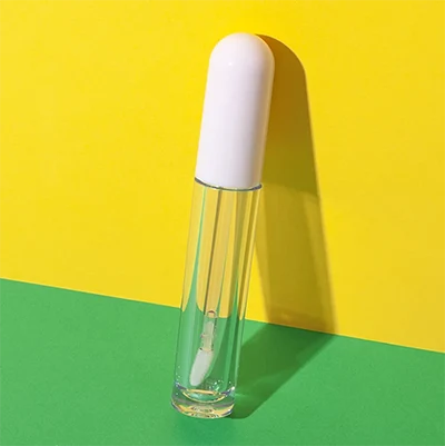 Tubo transparente de brillo labial con tapón rosa de 5 ml – imagen 1