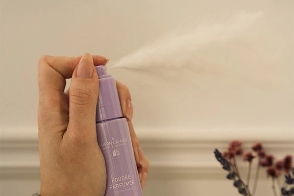Maison Lavande utiliza un envase pulverizador mecánico para polvo de lavanda