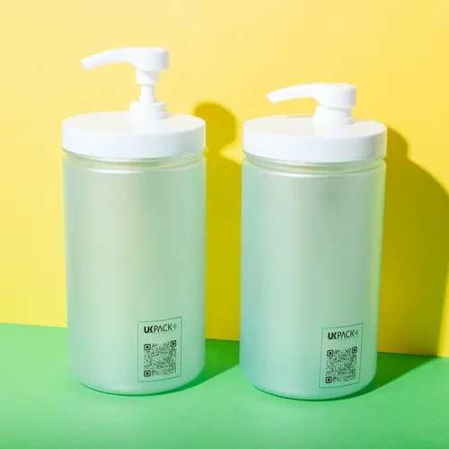 Tarro de PET de 960 ml con dosificador para cosmética – vista 1