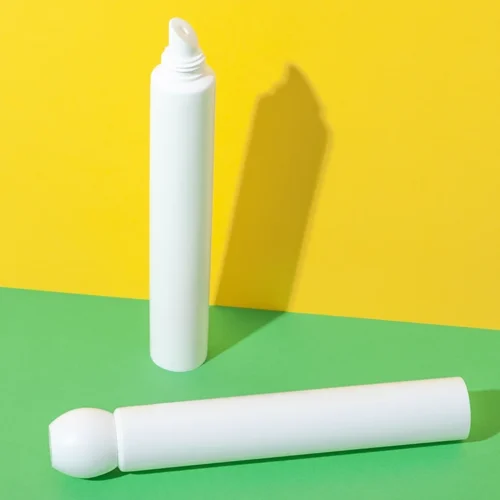 Tubo de bálsamo labial de PE de 30 ml con tapón esférico – vista 1