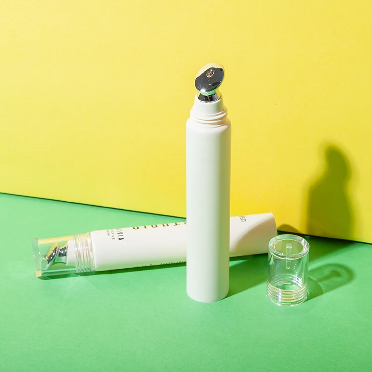 Tubo blanco de bálsamo labial de 15 ml con aplicador de zinc – vista 1