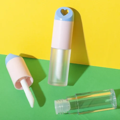 Tubo de brillo labial de PETG de 3,7 ml con tapón corazón – imagen 1