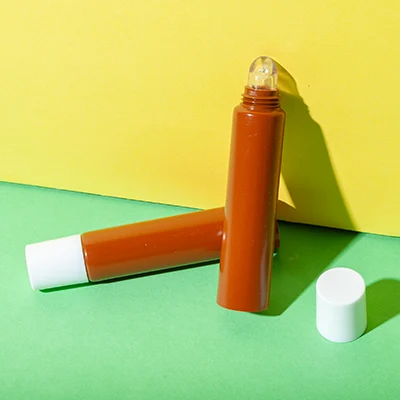 Tubo de bálsamo labial de 10 ml con aplicador de silicona – vista de producto