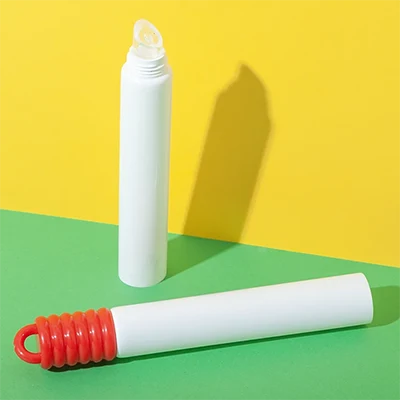 Tubo de bálsamo labial de 15 ml con tapón de aro – vista de producto