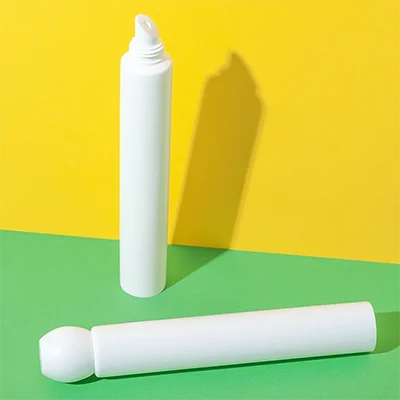 Tubo de bálsamo labial de PE de 30 ml con tapón esférico – vista de producto