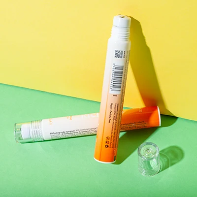 Tubo exprimible de bálsamo labial de 15 ml con bola metálica – vista de producto