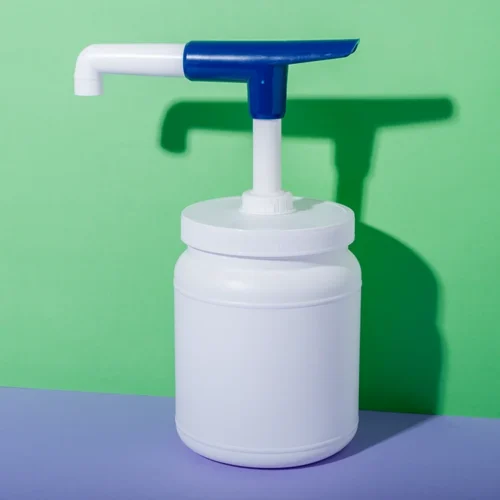 Bomba dosificadora de condimentos de 15 ml con botella de PE de 1750 ml — vista principal