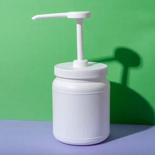 Bomba dosificadora de salsas de 30 ml con botella de PE de 1700 ml — vista principal
