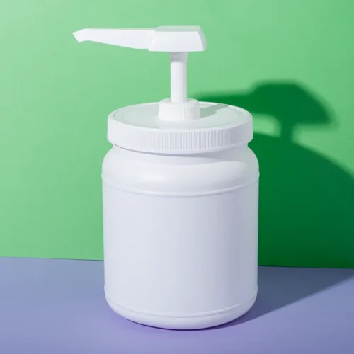 Bomba dosificadora de salsas de 15 ml con botella de PE de 1700 ml — vista principal