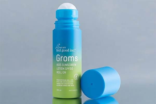 We Are Feel Good Inc., Groms Kids Sunscreen Lotion SPF50+ en un envase roll-on de 100 ml