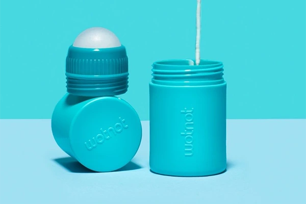 Aplicador roll-on recargable de Wotnot para protector solar